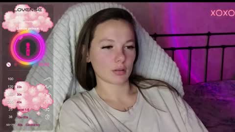 Snapshot of lil_luna_x chatting on 12-03-24, 06:28 little moon online show from 12-03-24, 06:28