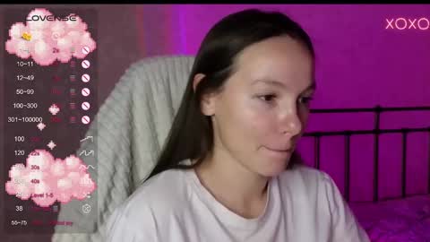 Snapshot of lil_luna_x chatting on 12-08-24, 07:43 little moon online show from 12-08-24, 07:43