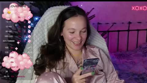 Snapshot of lil_luna_x chatting on 12-26-24, 02:27 little moon online show from 12-26-24, 02:27