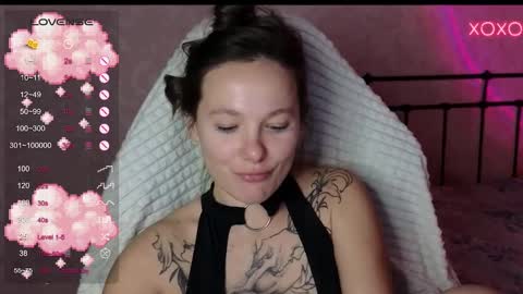 Snapshot of lil_luna_x chatting on 01-10-25, 07:11 little moon online show from 01-10-25, 07:11