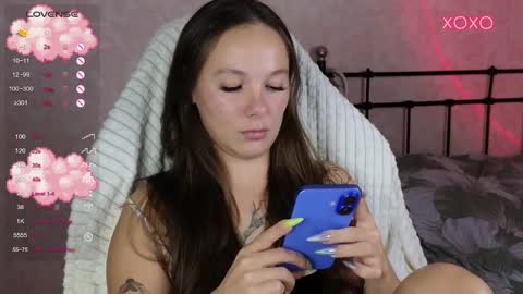 Snapshot of lil_luna_x chatting on 09-15-25, 08:53 little moon online show from 09-15-25, 08:53