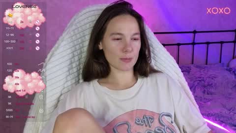 Snapshot of lil_luna_x chatting on 10-07-25, 08:50 little moon online show from 10-07-25, 08:50