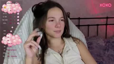 Snapshot of lil_luna_x chatting on 10-14-25, 04:52 little moon online show from 10-14-25, 04:52