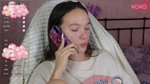 Snapshot of lil_luna_x chatting on 10-23-25, 02:38 little moon online show from 10-23-25, 02:38