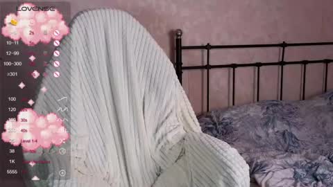 Snapshot of lil_luna_x chatting on 07-17-26, 06:02 little moon online show from 07-17-26, 06:02