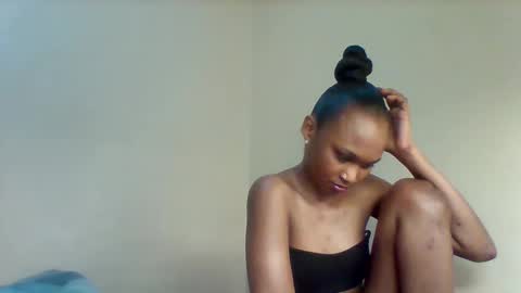 Snapshot of lil_miss9 chatting on 11-04-25, 01:05 Lil miss online show from 11-04-25, 01:05