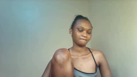 Snapshot of lil_miss9 chatting on 11-12-25, 02:12 Lil miss online show from 11-12-25, 02:12