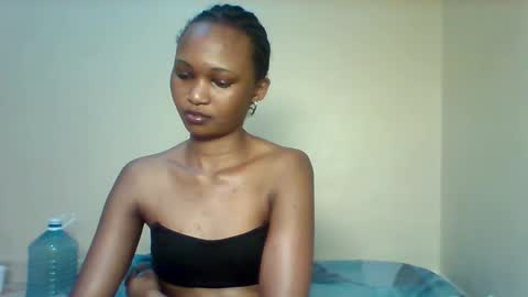 Snapshot of lil_miss9 chatting on 11-23-25, 01:44 Lil miss online show from 11-23-25, 01:44