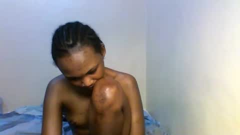 Snapshot of lil_miss9 chatting on 12-02-25, 02:17 Lil miss online show from 12-02-25, 02:17