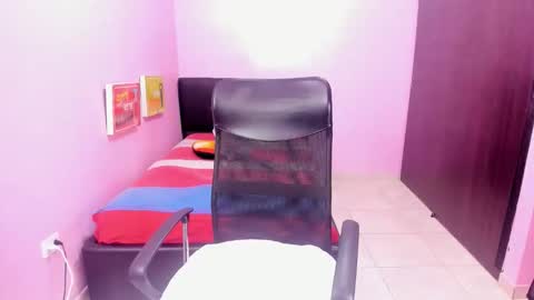 Snapshot of lil_mommy_slut chatting on 11-14-25, 11:53 lil_mommy_slut online show from 11-14-25, 11:53
