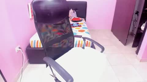 Snapshot of lil_mommy_slut chatting on 11-18-25, 11:58 lil_mommy_slut online show from 11-18-25, 11:58