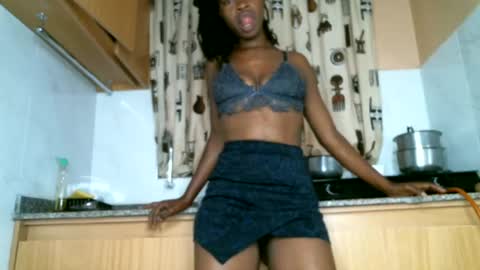 Snapshot of lil_paula chatting on 06-17-26, 09:45 serenity online show from 06-17-26, 09:45