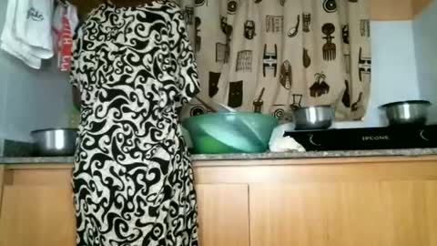 Snapshot of lil_paula chatting on 06-18-26, 05:41 serenity online show from 06-18-26, 05:41