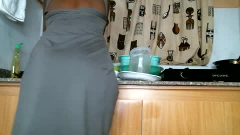 Snapshot of lil_paula chatting on 06-23-26, 06:11 serenity online show from 06-23-26, 06:11