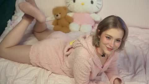 Snapshot of lil_tweety chatting on 10-15-25, 01:06 Rina online show from 10-15-25, 01:06