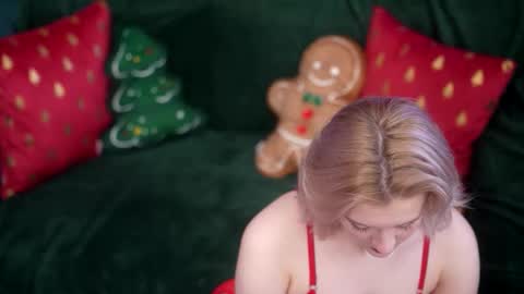 Snapshot of lil_tweety chatting on 12-14-25, 06:34 Rina online show from 12-14-25, 06:34