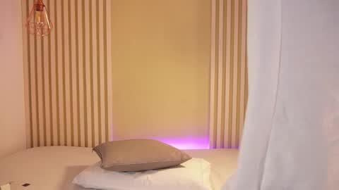 L I L A   online show from 02-11-26, 03:44