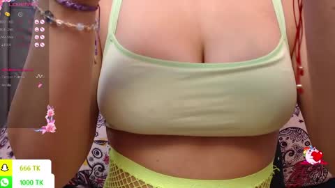 Snapshot of lila_gummy_ chatting on 04-23-26, 12:29 online show from 04-23-26, 12:29