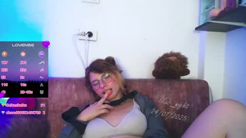 Snapshot of lilac_night chatting on 01-24-25, 02:08 Jen online show from 01-24-25, 02:08