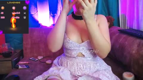 Snapshot of lilac_night chatting on 02-27-25, 10:37 Jen online show from 02-27-25, 10:37