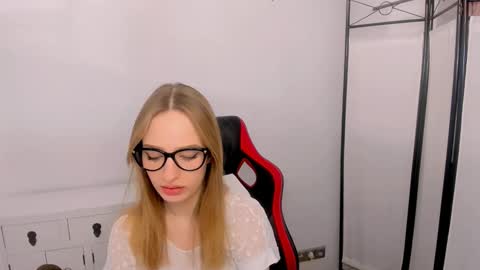 Snapshot of liladesire chatting on 02-11-25, 04:24 LiliaDesire online show from 02-11-25, 04:24