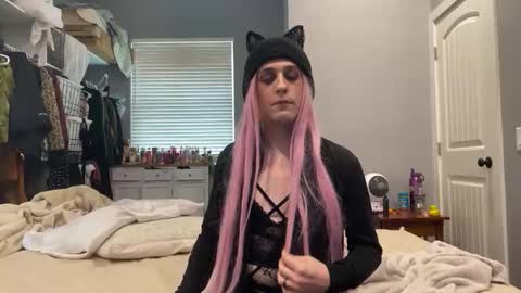 Kristin online show from 11-17-25, 08:47