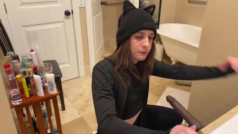 Kristin online show from 11-25-25, 05:51