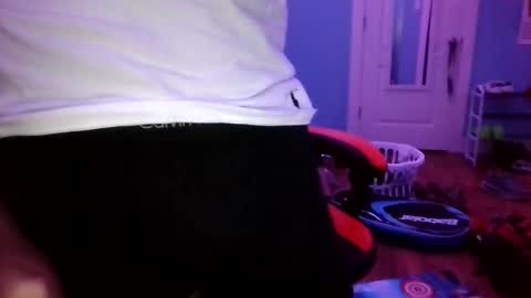 Snapshot of lilcruz31 chatting on 05-18-26, 03:46 lilcruz31 online show from 05-18-26, 03:46