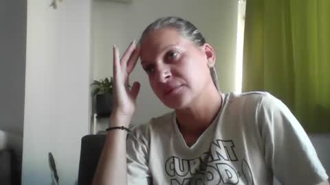 Snapshot of lilhearta chatting on 06-15-26, 03:47 Andreea online show from 06-15-26, 03:47