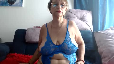 Snapshot of lilhy_mcfly chatting on 05-28-26, 04:26 lilieth online show from 05-28-26, 04:26