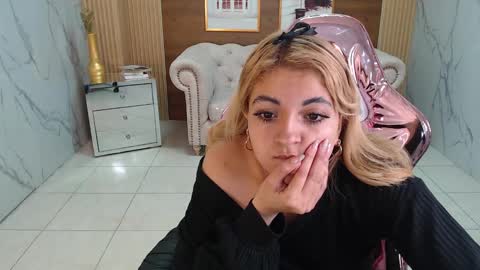 Lili online show from 02-19-25, 09:39