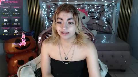 Lili online show from 10-21-25, 04:13