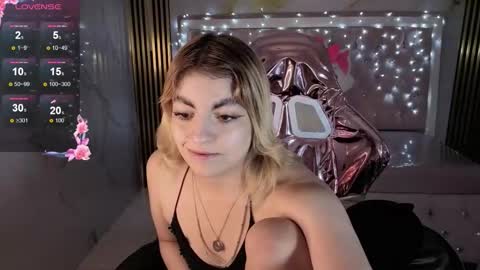 Lili online show from 11-07-25, 03:39