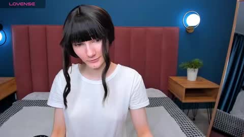 Lilli  follow me kiss online show from 03-11-25, 05:38