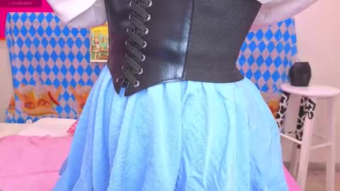 Lilli  follow me kiss online show from 10-02-25, 10:22