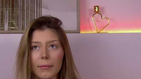 Mia online show from 01-24-25, 09:28