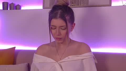 Mia online show from 01-27-25, 04:43