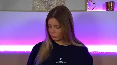 Mia online show from 02-09-25, 01:35