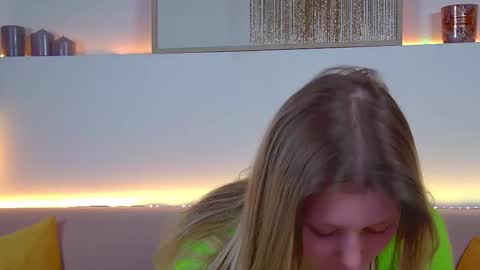 Mia online show from 02-28-25, 06:43