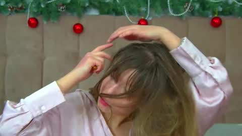 Mia online show from 12-16-25, 06:40