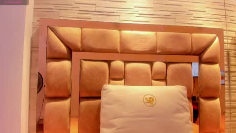 LILIAN  online show from 11-22-25, 07:46