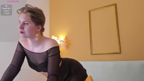Snapshot of lilianadaniels chatting on 05-09-26, 01:33 Lilian online show from 05-09-26, 01:33