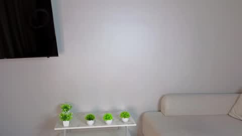 Hi I am Luna online show from 05-10-26, 03:06