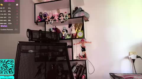 Lilian online show from 05-17-26, 07:17