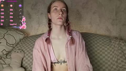 Snapshot of lilianlahot chatting on 03-22-26, 02:31 Lilly online show from 03-22-26, 02:31