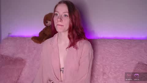 Snapshot of lilianlahot chatting on 05-17-26, 04:03 Lilly online show from 05-17-26, 04:03