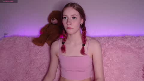 Snapshot of lilianlahot chatting on 05-24-26, 05:07 Lilly online show from 05-24-26, 05:07