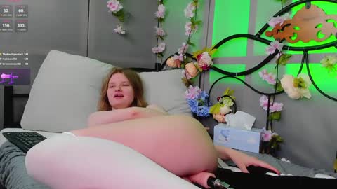 hi guys Im new here Im 18 years oldIve never had sex online show from 01-25-25, 08:53