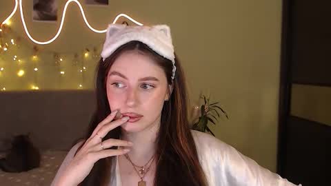 Snapshot of liliatlu chatting on 09-18-25, 11:40 Lilu online show from 09-18-25, 11:40