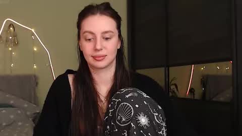 Snapshot of liliatlu chatting on 10-11-25, 08:51 Lilu online show from 10-11-25, 08:51